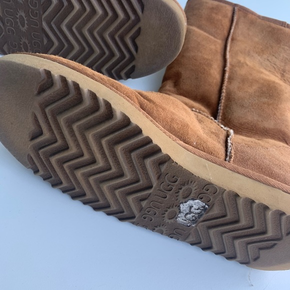 Ugg’s - Tan - W10 - Picture 4 of 5
